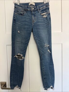 Abercrombie & Fitch Distressed Skinny Jeans size 26S